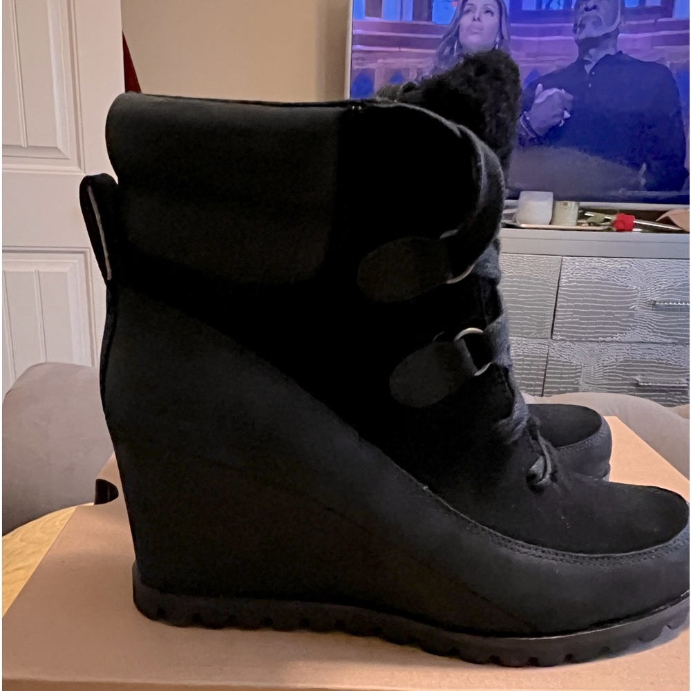 UGG VALORY 7.5 Fur Lined Wedge Ankle Boots. Brand New Never Worn. Orig.$225